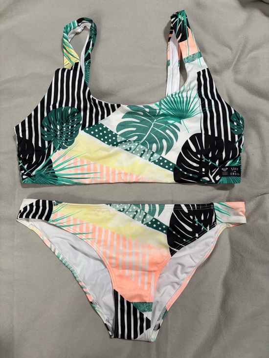 Roxy Other - Roxy Women's Tropical Leaf Print Bikini - Black, Green, Peach, Yellow, White